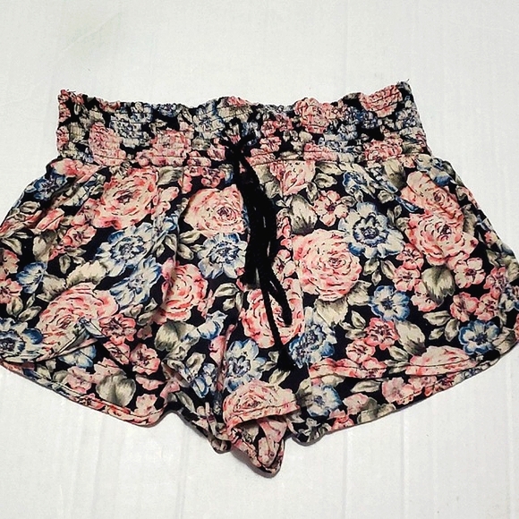 Billabong Boho Floral Smocking Waist Flowy Soft Lounging Shorts - Picture 1 of 8